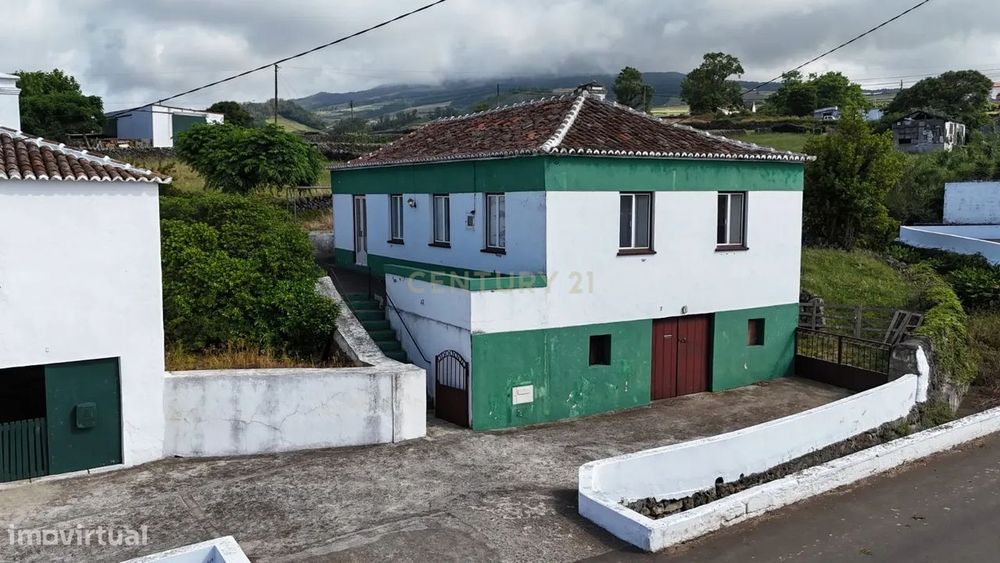 Casa T3 em Cinco Ribeiras, Angra do Heroísmo - 165.000€