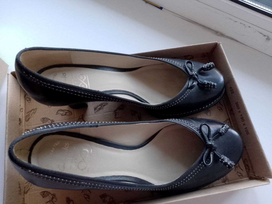 Туфлі жіночі Clarks темно сірий-чорний, натуральна шкіра. Оригінал