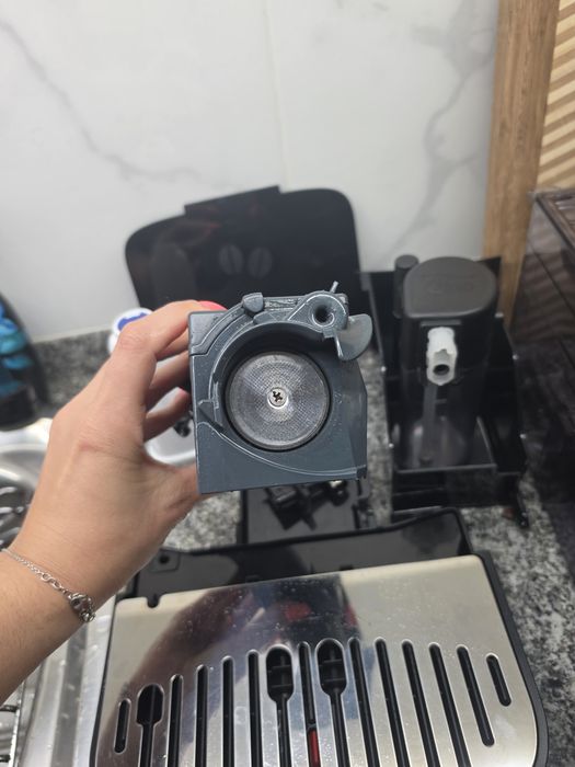 Máquina cafe delonghi magnifica evo