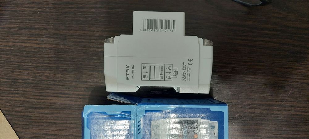 Защитное реле от перепадов напряж Tomzn  смарт wifi