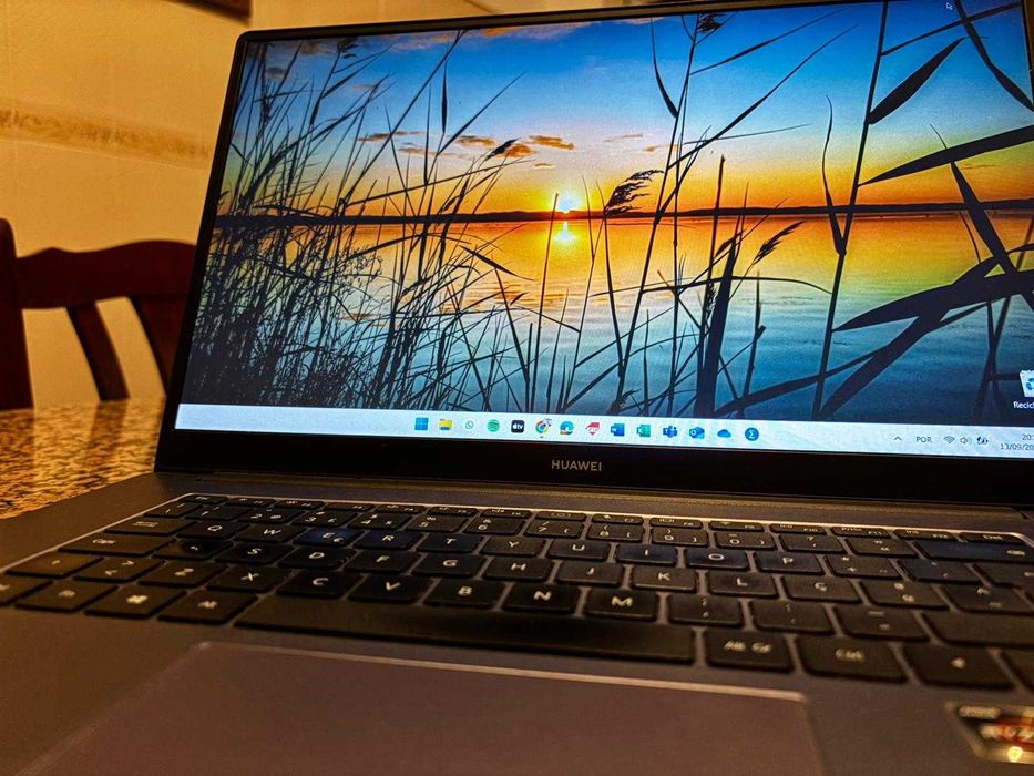 Huawei MateBook D 15 AMD c/ Windows 11, em ótimo estado