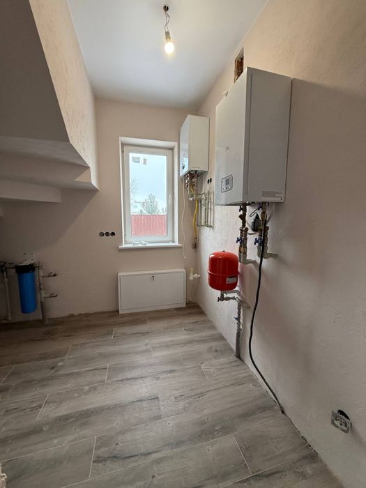 Газифікований будинок з ремонтом на 8 сотках. Гараж. Мін. оформлення