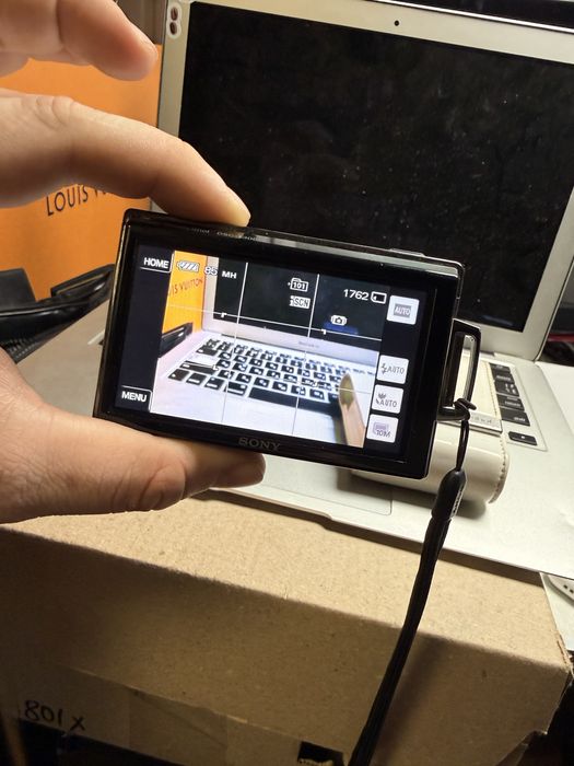 Подарунок 8 березня Цифровий фотоапарат Sony Cyber-shot