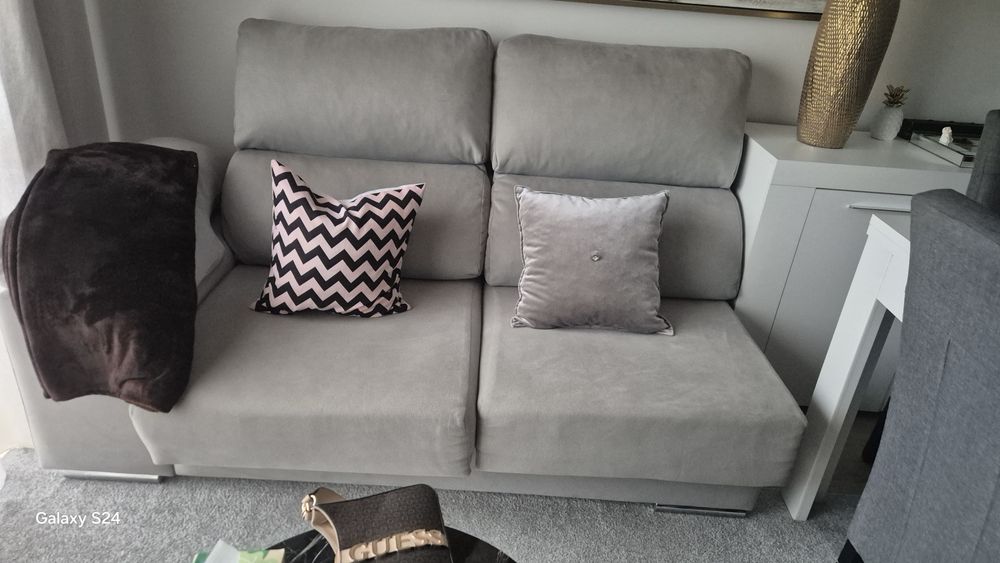 Mesa,4 cadeiras,sofa, aparador