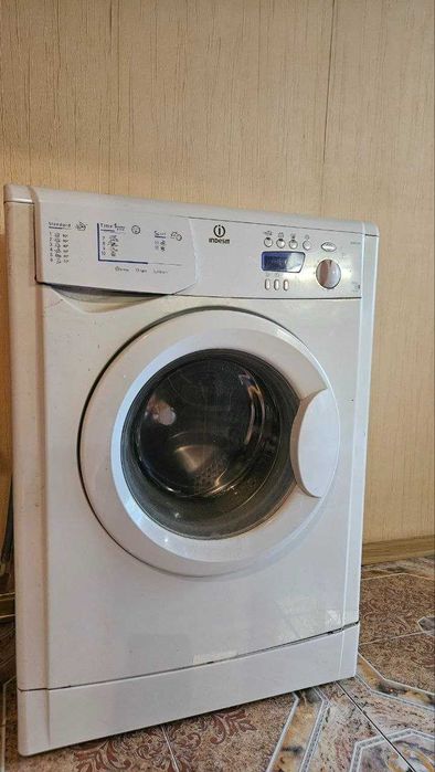 Стиральна машина Indesit Wise 107X