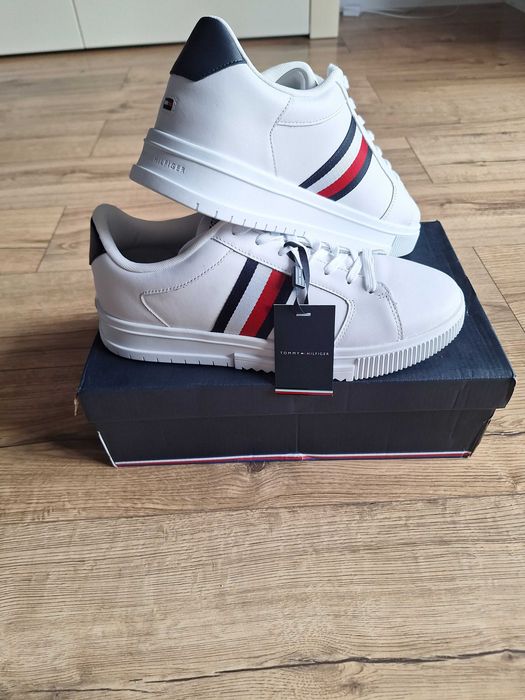 buty nowe sneakersy skórzane Tommy Hilfinger rozmiar 44 SUPERCUP LTH STRIPES ESS Biały