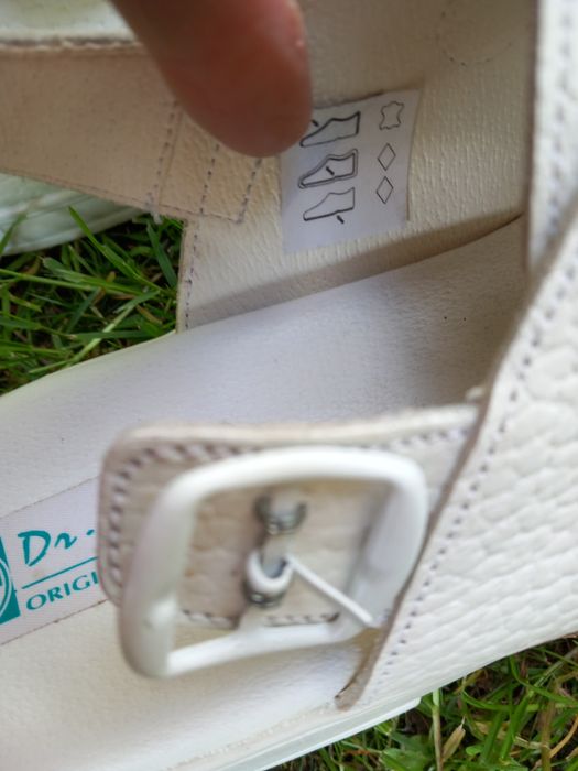 Sandały. Buty klamra