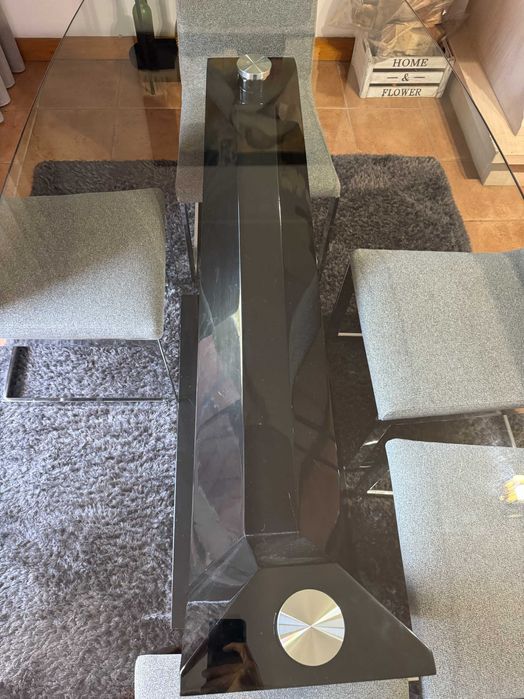 Mesa de Jantar Vidro + 6 Cadeiras + Tapete Moderno