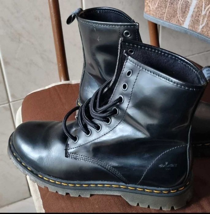 Botas envernizadas