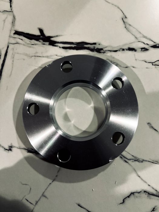 Dystanse do BMW E36 E46 E90 E91 E92 E93 E60 E61 E63 F10 10MM + Śruby