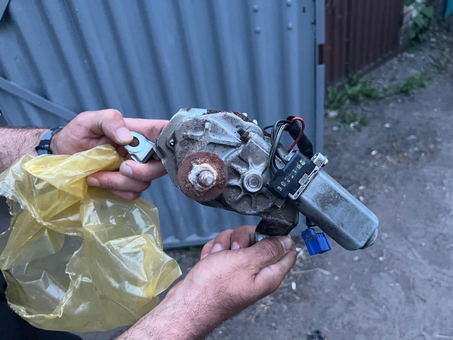 двигун стеклоочистель задній на kia sorento