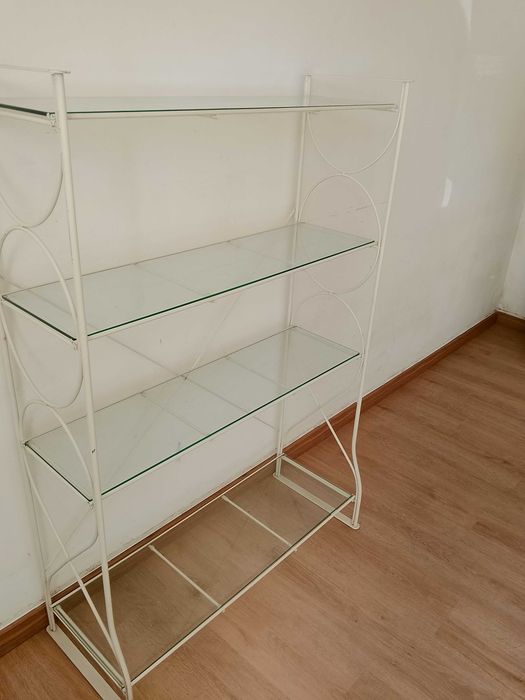 Pagamento em dinheiro. Para sala, Estante Ikea, com prateleiras em vidro. Como nova