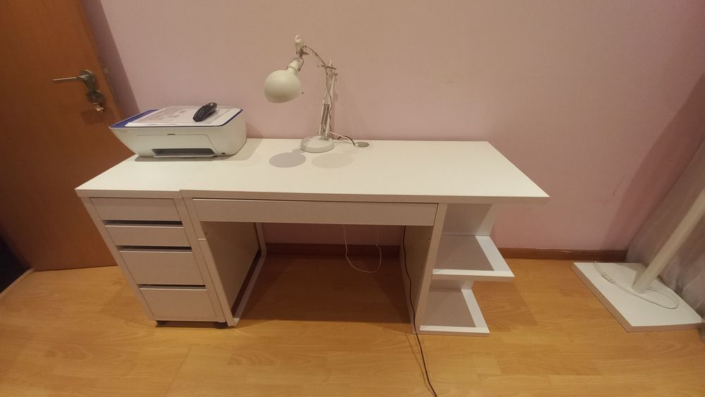 Secretária + módulo de gavetas ikea