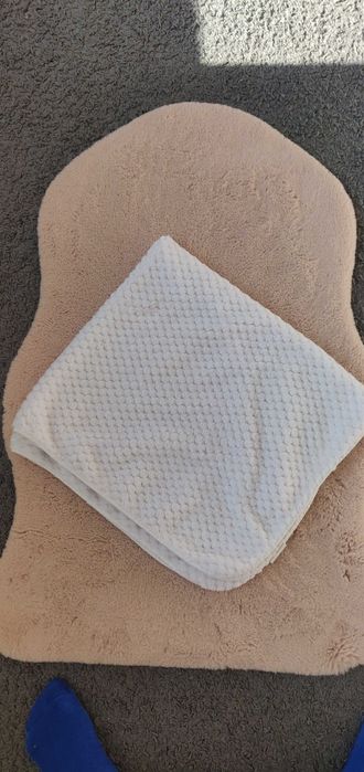 Koc kocyk biały miły faktura nieduży