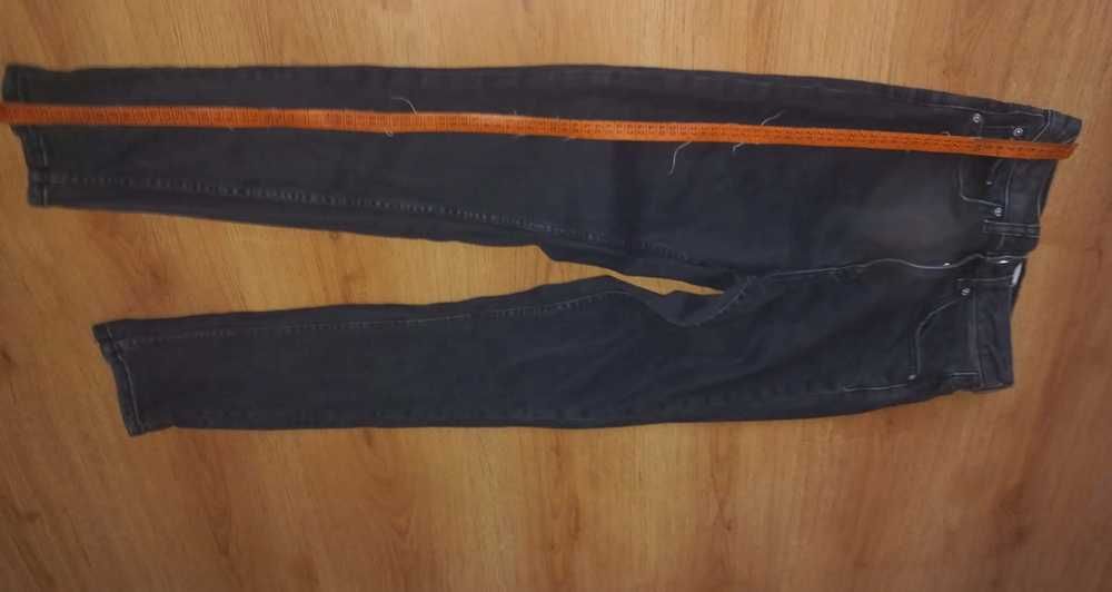 Jeansy Perfect w fasonie Leah Gina Tricot