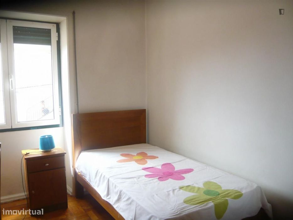 Quarto - localizado em Montes Claros Coimbra