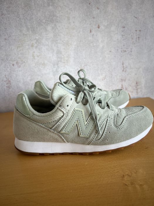 Sapatilhas New Balance novas (2 pares, 2 cores diferentes)