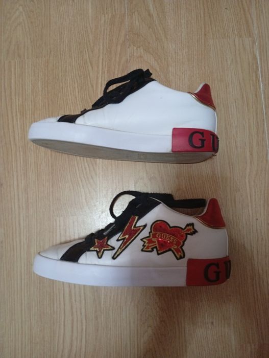 Buty sportowe Guess z koturną 36