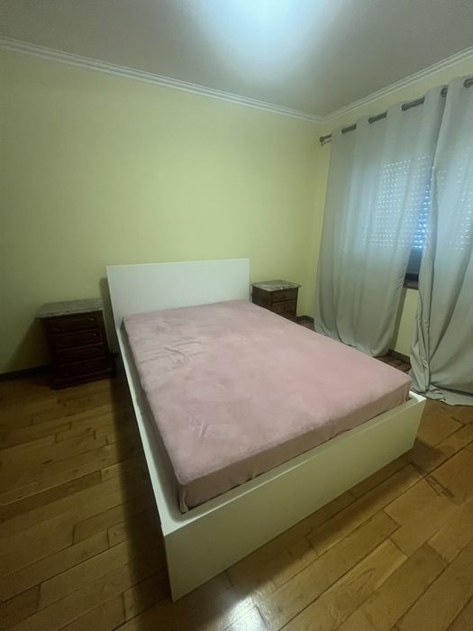 Cama de casal com baú  + colchão 150€