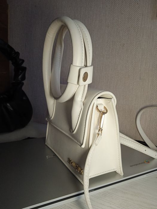 Сумка Jacquemus.