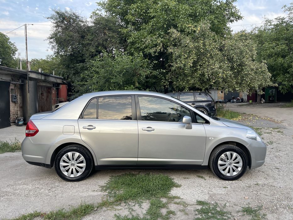 Продам Nissan Tiida АКПП 1.6 гбо  в класному стані