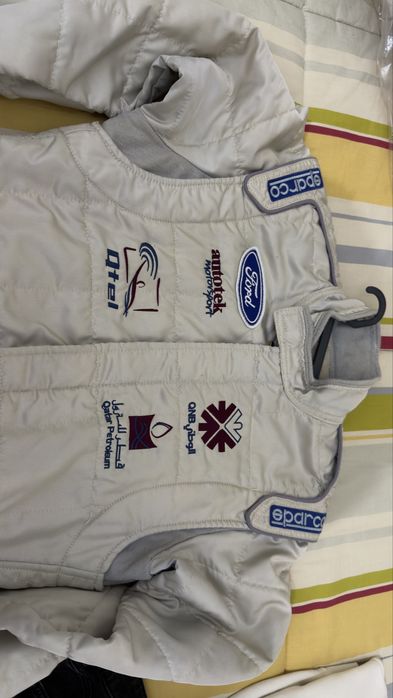 Fato competiçao Ford Racing Qatar Rally Team