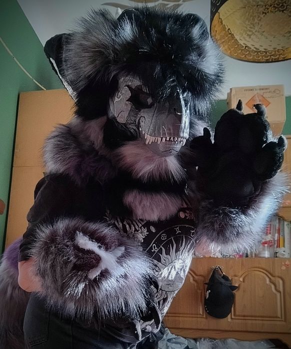 Dinomaska Fursuit