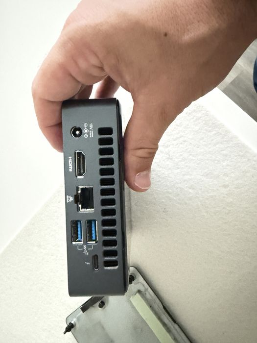 Intel nuc  BXNUC1017FNK2