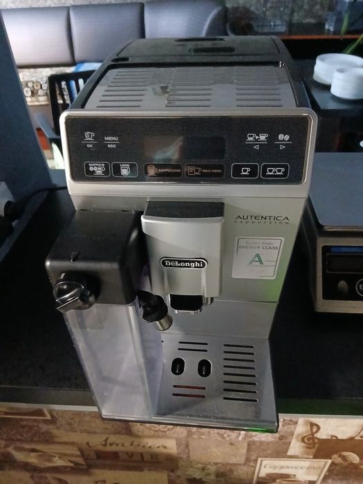 Продаю кавомашину Delonghi бв