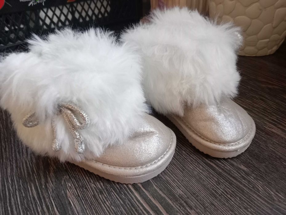 Угі  для дівчинки р 22