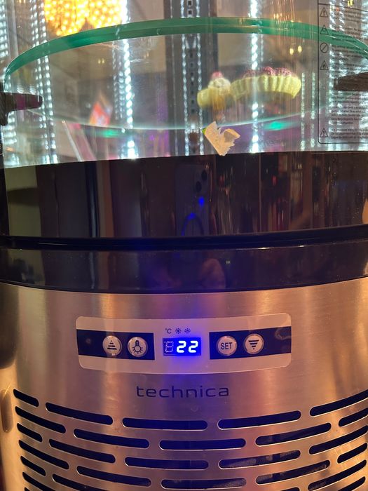 Witryna chłodnicza na cisto