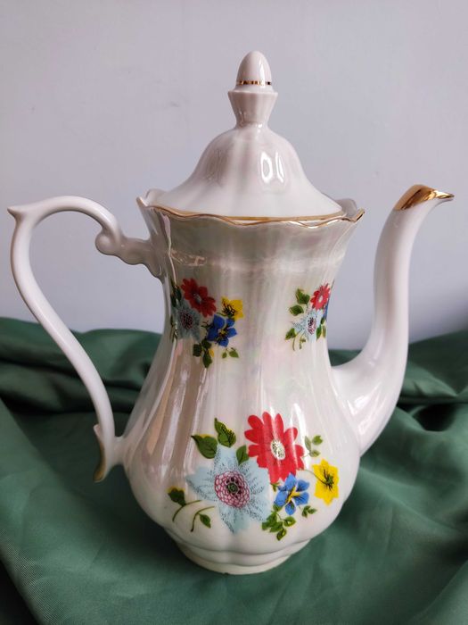 Dzbanek porcelanowy w kwiaty - Wałbrzych