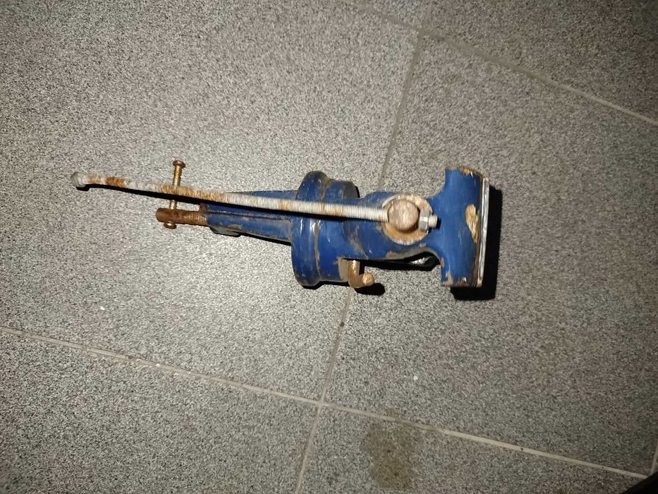 Torno em ferro,usado mas funcional.