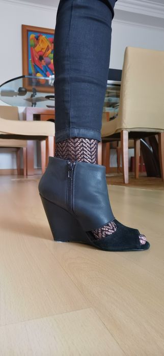 Botins de Cunha em pele, nobuk pretas