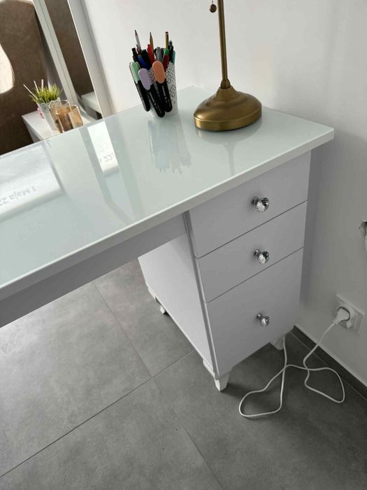 Stolik  biurko do manicure