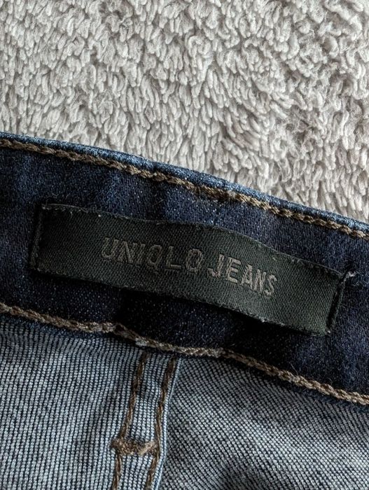 Granatowe spodnie jeansowe jeansy Uniqlo ok. 34 - 36