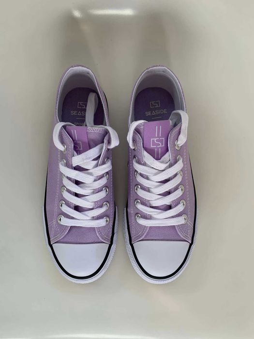 Ténis lilás em lona. Usados apenas uma vez