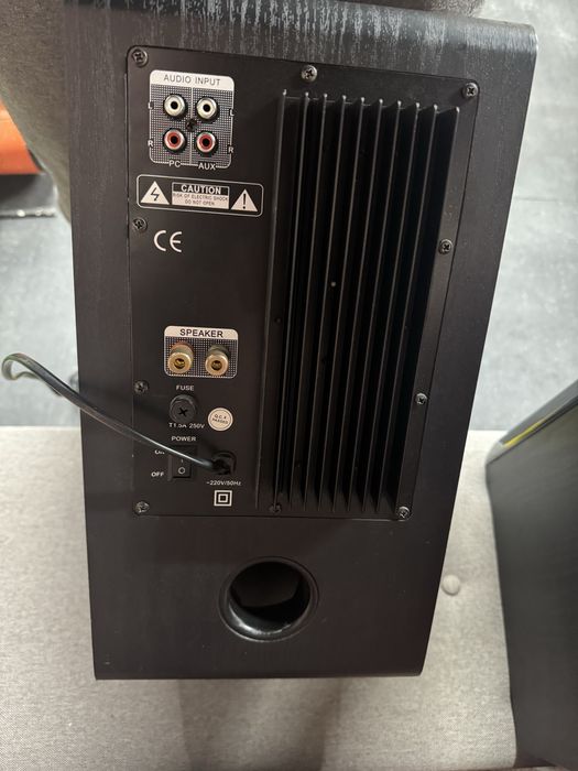 активная укустика Sven Royal 2R