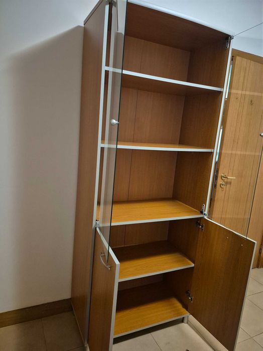 Armário alto com vitrine para livros, bibelots ou arrumação