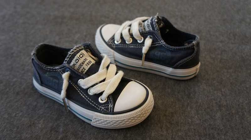 Buty OKAIDI Eleganckie Trampki rozmiar 25 chłopięce