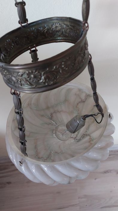 Stara lampa wiszaca
