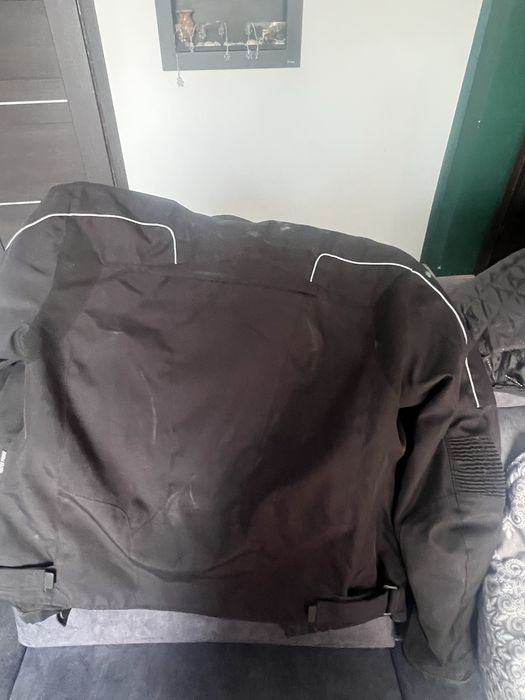 Kask i kurtka na motorower