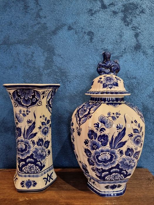Porcelanowe wazy Delft ręcznie malowane