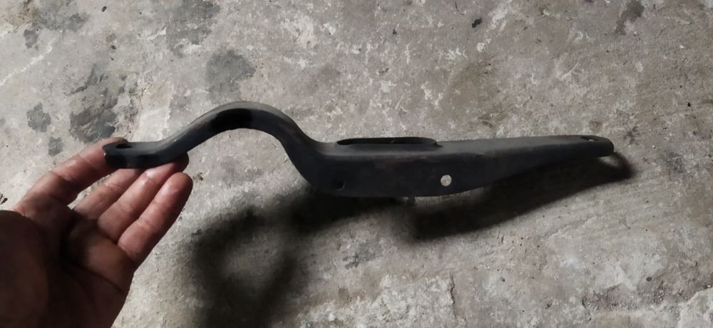 Траверса коробки кпп нива шевроле