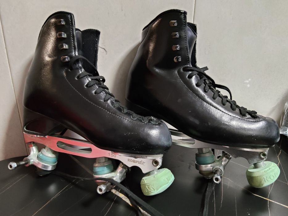 Patins de patinagem artística