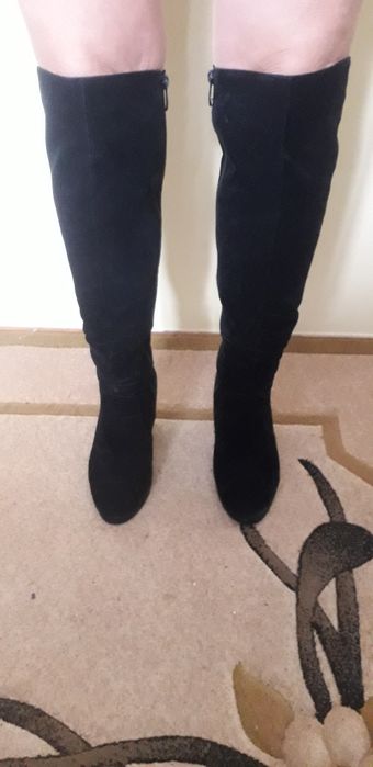 Чоботи ботфорди зимові 38р на хутрі замшеві бренду Lonza