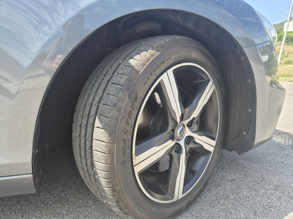 VOLVO V40 D2 R-DESIGN 2019