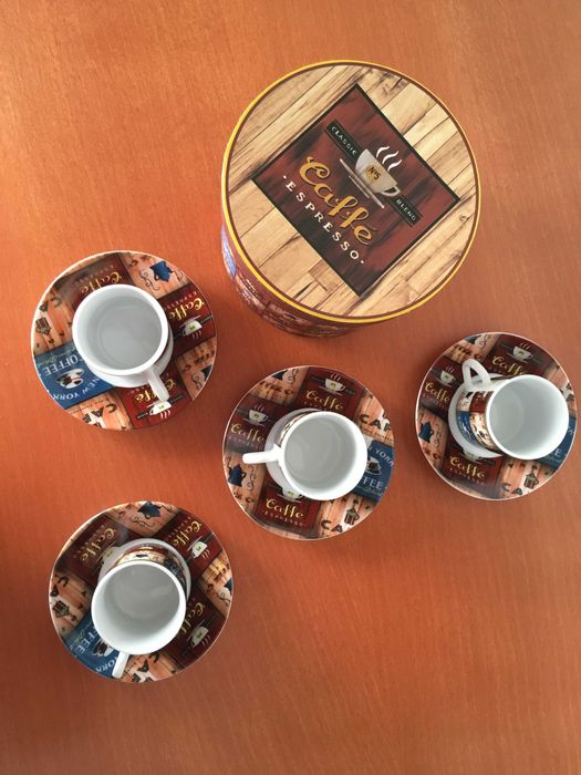 Serviço de café em caixa