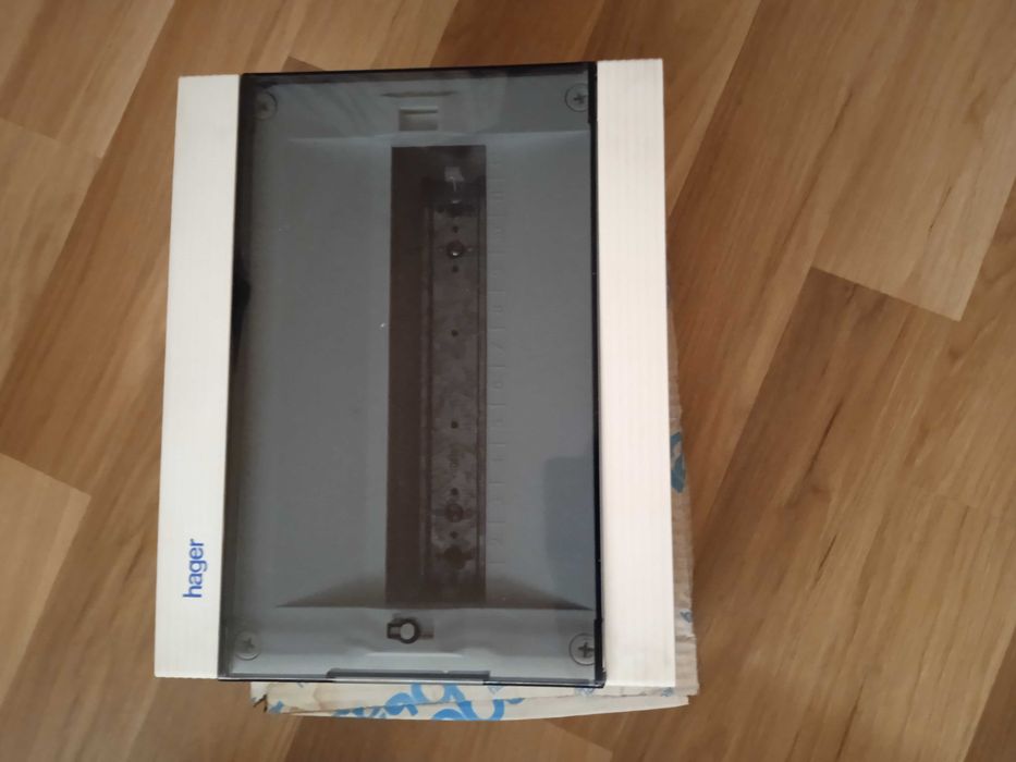 Skrzynka bezpiecznikowa 12 pin -HAGER