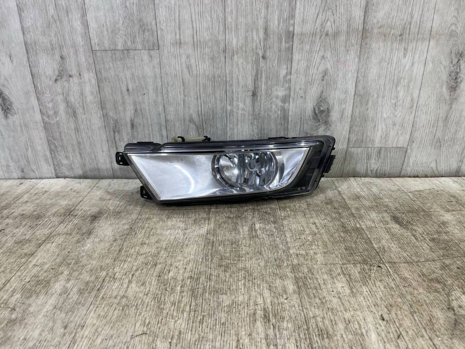 Противотуманка правая Skoda Octavia 3 A7 ( 2013 - 2017 г. ) Галоген